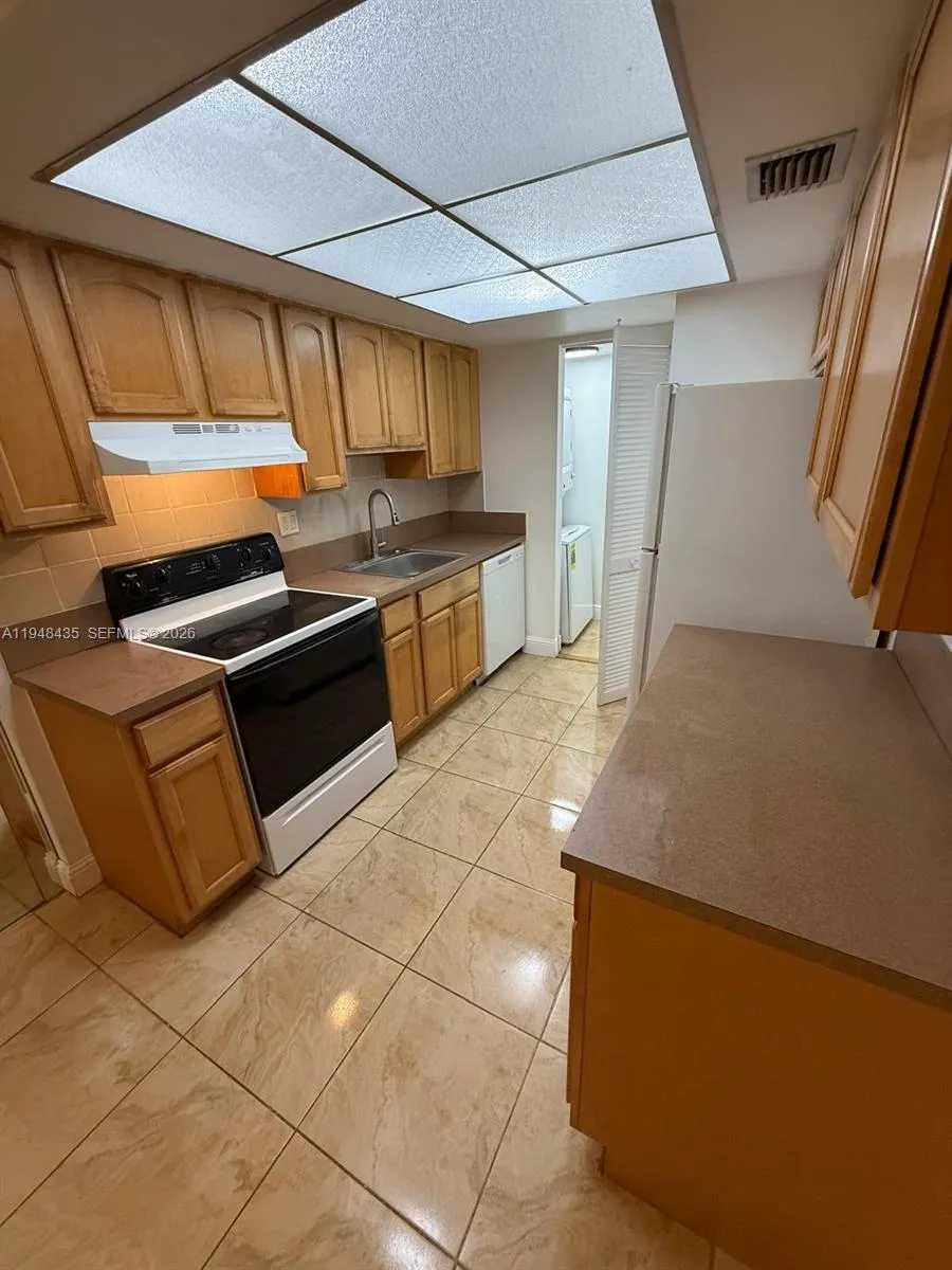 5811 Nw 21st St 20-b, Lauderhill, Florida 33313, Lauderhill, Florida 33313, 2 Bedrooms Bedrooms, ,1 BathroomBathrooms,Residential Lease,For Rent,5811 Nw 21st St 20-b, Lauderhill, Florida 33313,A11948435