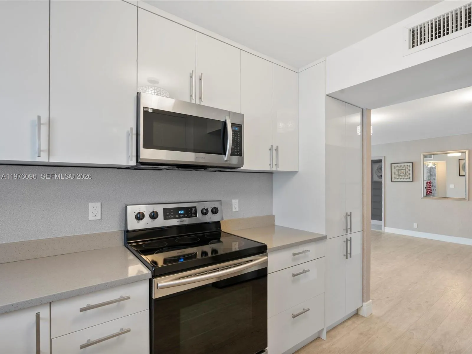 1500 S Ocean Dr 3g, Hollywood, Florida 33019, Hollywood, Florida 33019, 2 Bedrooms Bedrooms, ,2 BathroomsBathrooms,Residential Lease,For Rent,1500 S Ocean Dr 3g, Hollywood, Florida 33019,A11976096