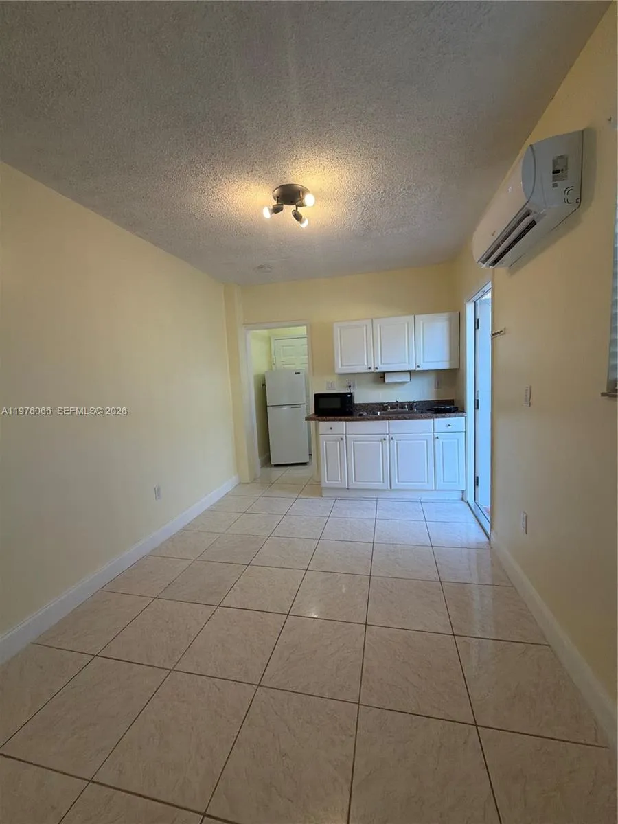 Miami, Florida 33165, 1 Bedroom Bedrooms, ,1 BathroomBathrooms,Residential Lease,For Rent,A11976066