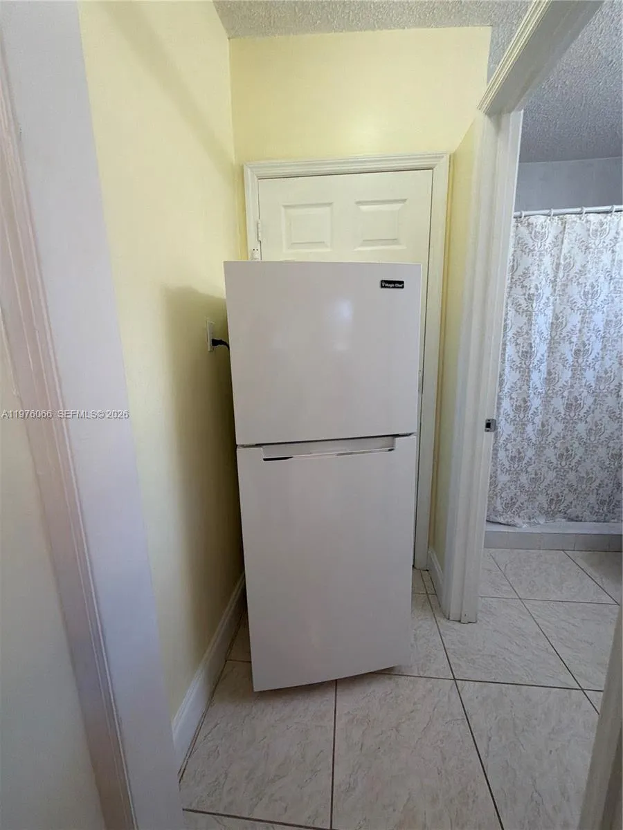 Miami, Florida 33165, 1 Bedroom Bedrooms, ,1 BathroomBathrooms,Residential Lease,For Rent,A11976066