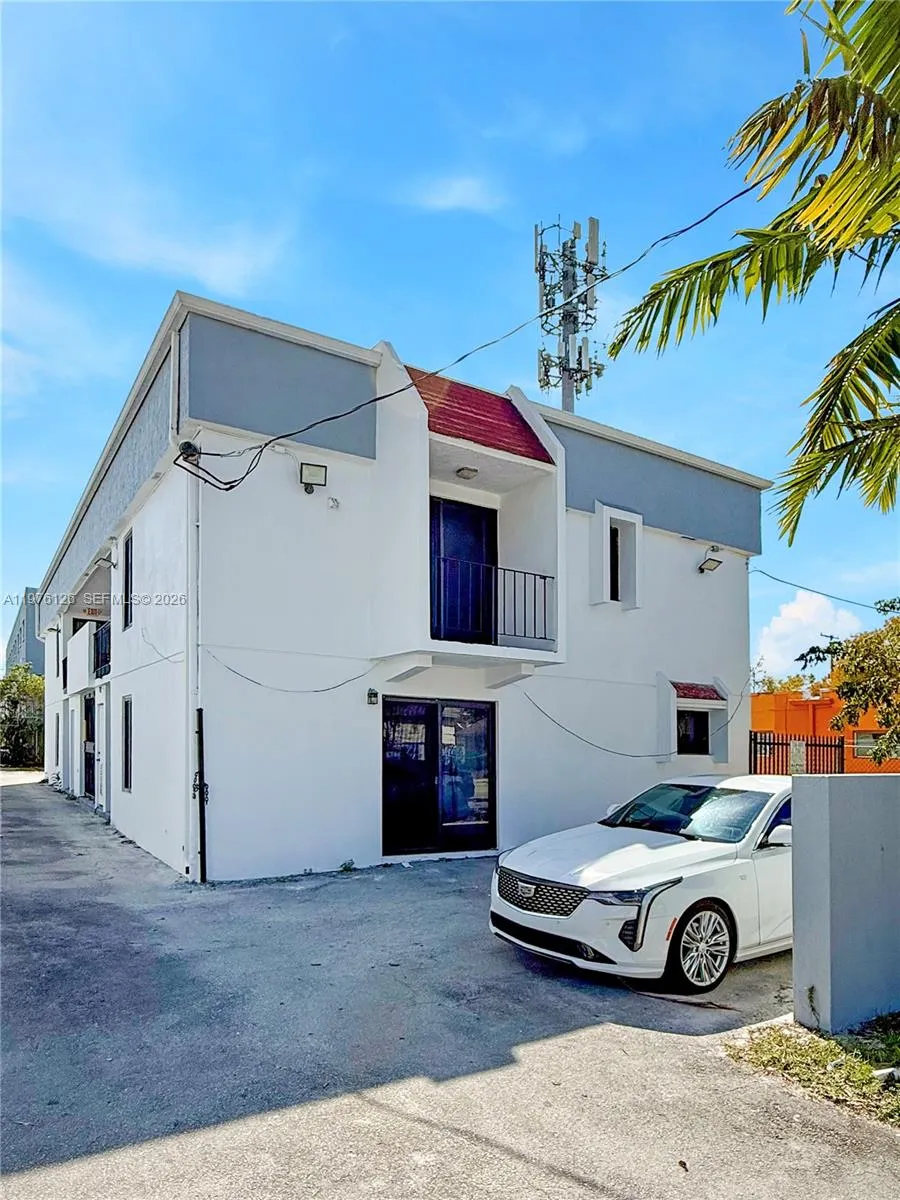 852 Sw 1st St 5, Miami, Florida 33130, Miami, Florida 33130, 1 Bedroom Bedrooms, ,1 BathroomBathrooms,Residential Lease,For Rent,852 Sw 1st St 5, Miami, Florida 33130,A11976126