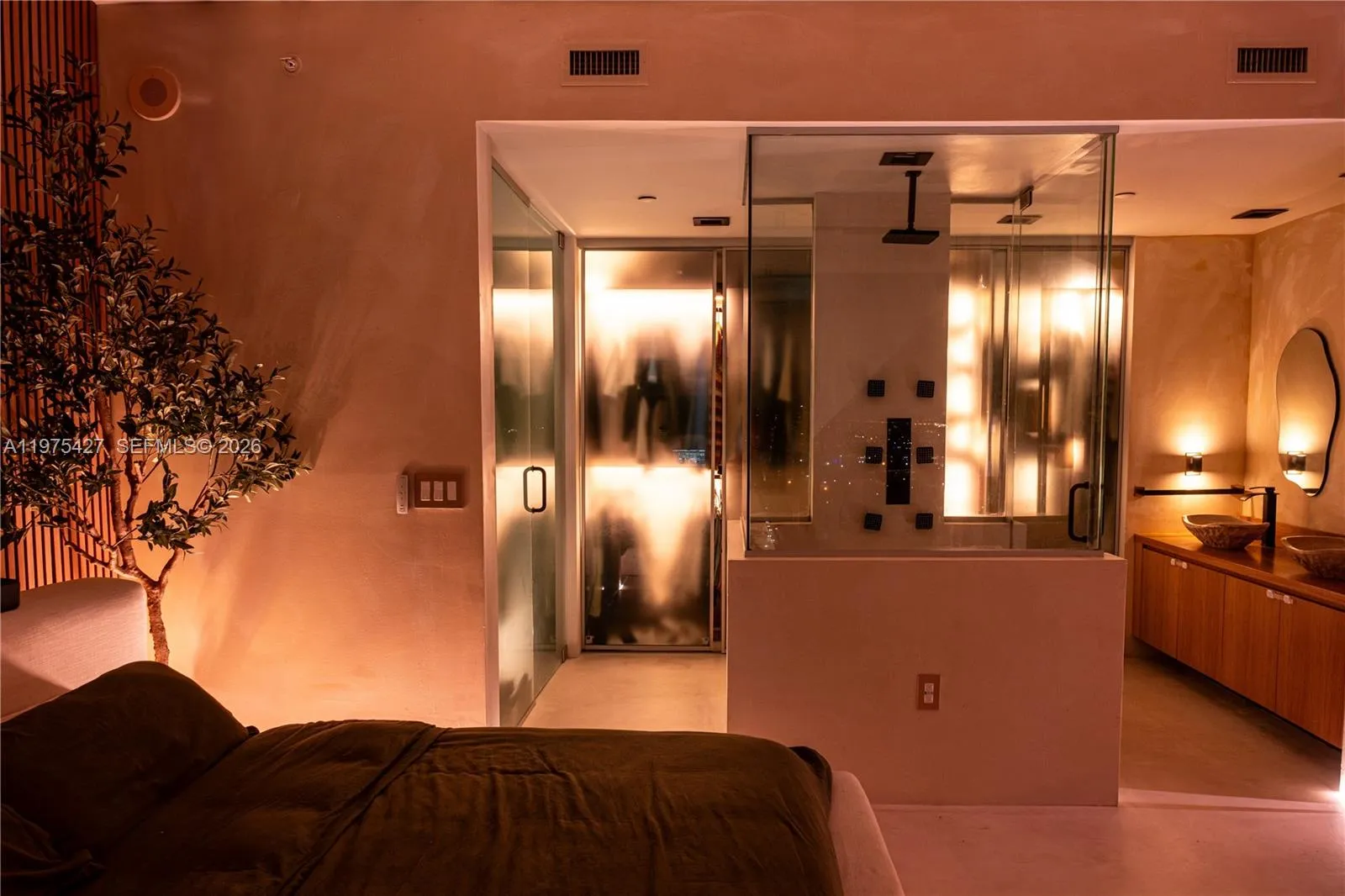1040 Biscayne Blvd Apt 2905, Miami, Florida 33132, Miami, Florida 33132, 1 Bedroom Bedrooms, ,1 BathroomBathrooms,Residential Lease,For Rent,1040 Biscayne Blvd Apt 2905, Miami, Florida 33132,A11975427