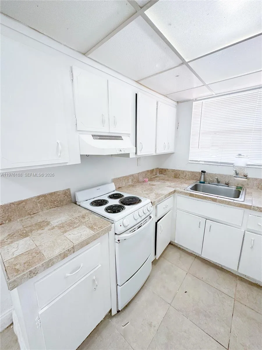 12275 Ne 19th Ave 4, North Miami, Florida 33181, North Miami, Florida 33181, 1 Bedroom Bedrooms, ,1 BathroomBathrooms,Residential Lease,For Rent,12275 Ne 19th Ave 4, North Miami, Florida 33181,A11976188