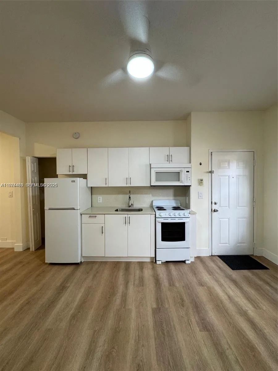 2000 Monroe St, Hollywood, Florida 33020, Hollywood, Florida 33020, ,Residential Income,For Sale,2000 Monroe St, Hollywood, Florida 33020,A11974489