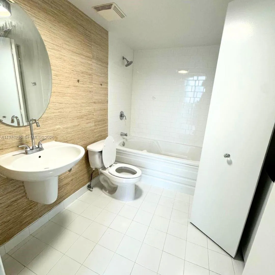 690 Sw 1st Ct Phi24, Miami, Florida 33130, Miami, Florida 33130, 2 Bedrooms Bedrooms, ,2 BathroomsBathrooms,Residential Lease,For Rent,690 Sw 1st Ct Phi24, Miami, Florida 33130,A11976216