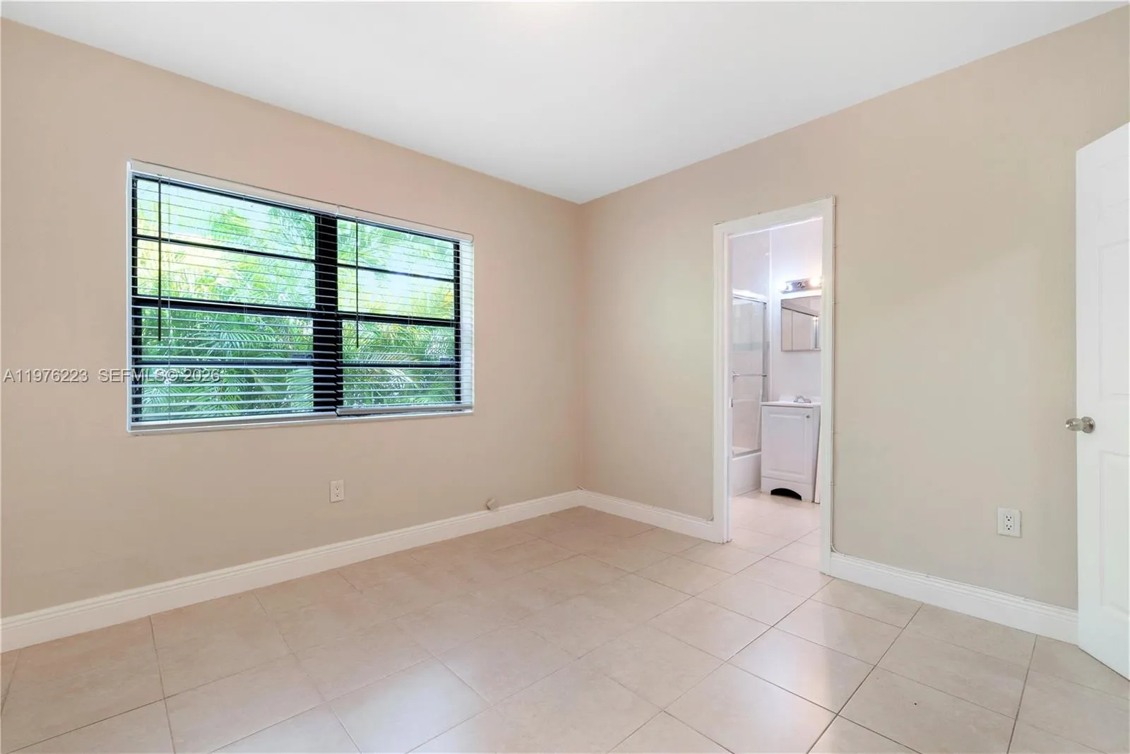 214 Salamanca Ave 3, Coral Gables, Florida 33134, Coral Gables, Florida 33134, 1 Bedroom Bedrooms, ,1 BathroomBathrooms,Residential Lease,For Rent,214 Salamanca Ave 3, Coral Gables, Florida 33134,A11976223