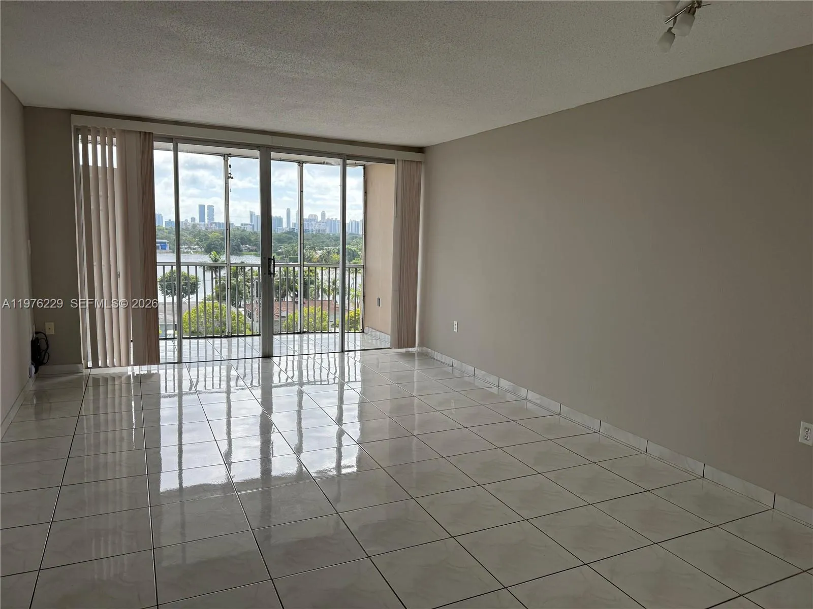 1780 Ne 191st St 806-2, Miami, Florida 33179, Miami, Florida 33179, 1 Bedroom Bedrooms, ,1 BathroomBathrooms,Residential,For Sale,1780 Ne 191st St 806-2, Miami, Florida 33179,A11976229