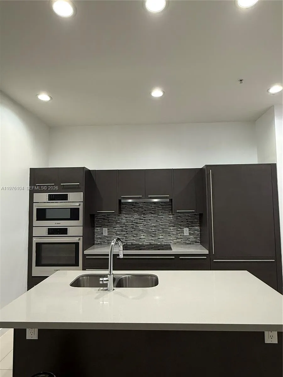 7661 Nw 107th Ave 813, Doral, Florida 33178, Doral, Florida 33178, 1 Bedroom Bedrooms, ,1 BathroomBathrooms,Residential,For Sale,7661 Nw 107th Ave 813, Doral, Florida 33178,A11976104