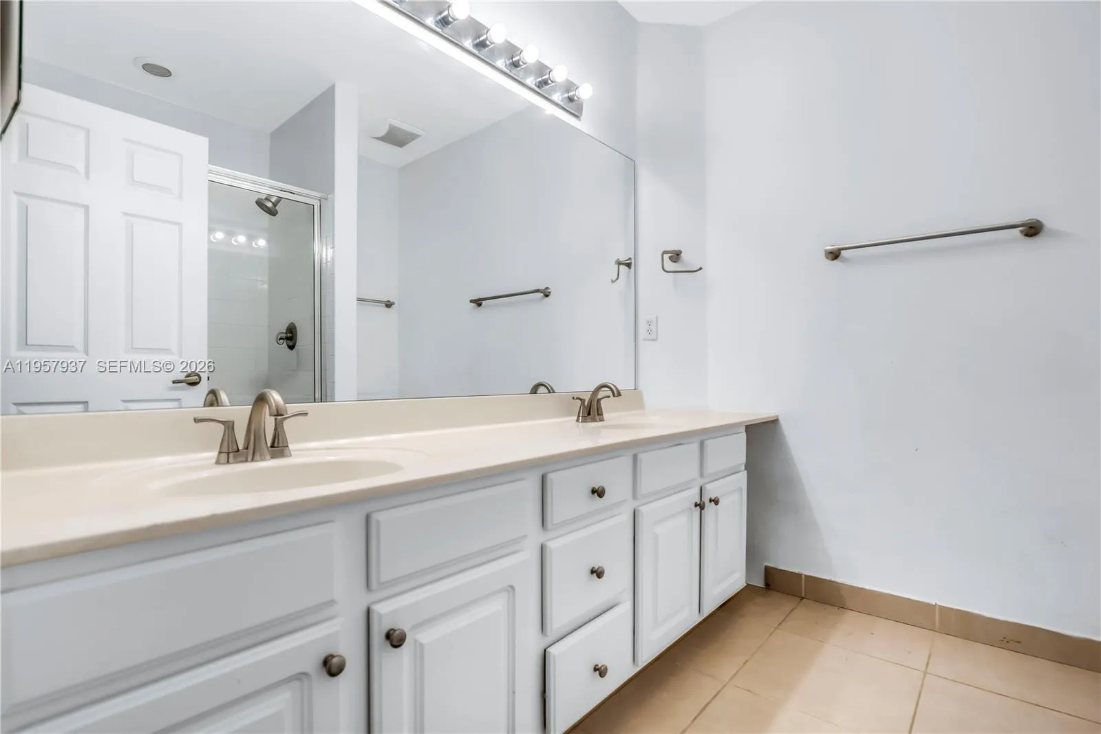 7401 Palomino Dr 114-1, Davie, Florida 33024, Davie, Florida 33024, 3 Bedrooms Bedrooms, ,2 BathroomsBathrooms,Residential,For Sale,7401 Palomino Dr 114-1, Davie, Florida 33024,A11957937