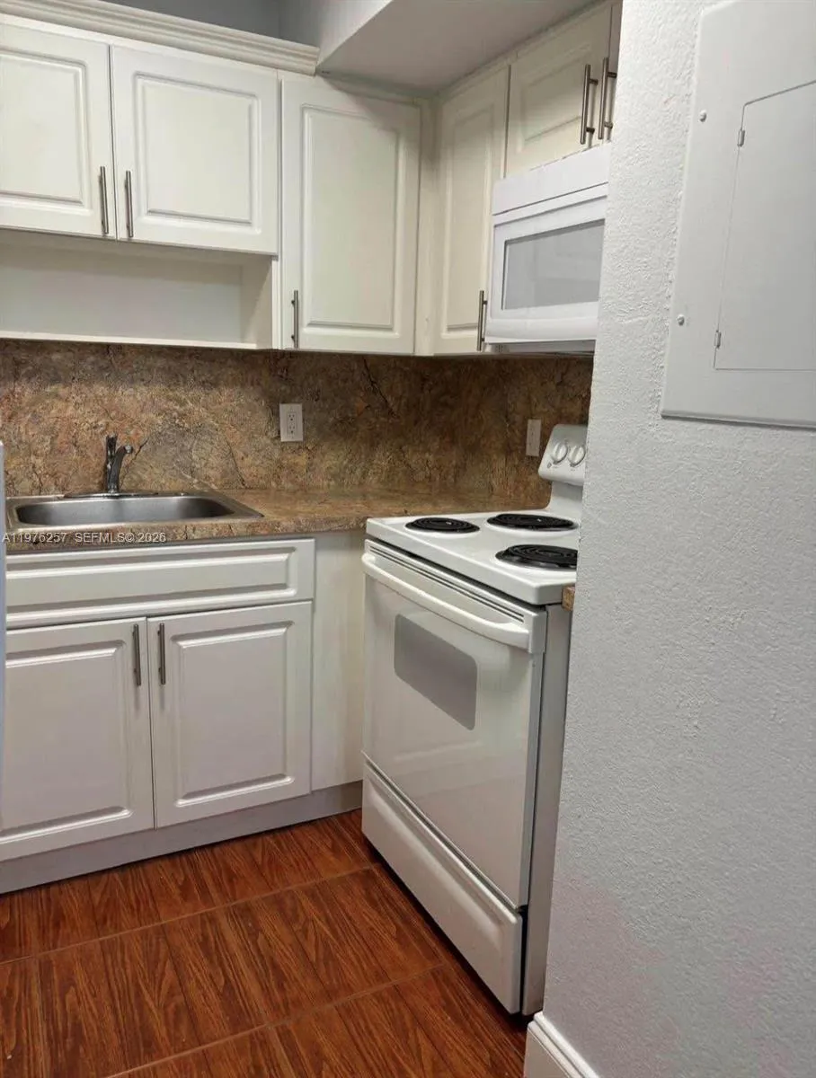 1152 Nw 3rd St 2, Miami, Florida 33128, Miami, Florida 33128, 1 Bedroom Bedrooms, ,1 BathroomBathrooms,Residential Lease,For Rent,1152 Nw 3rd St 2, Miami, Florida 33128,A11976257