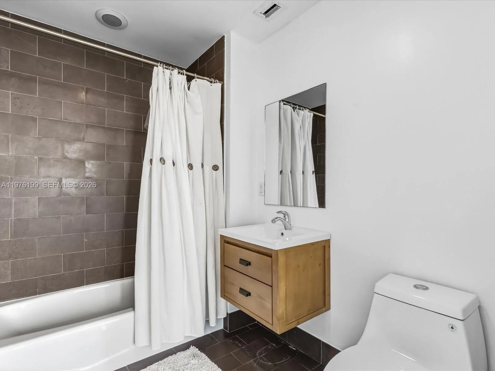 1040 Biscayne Blvd 1107, Miami, Florida 33132, Miami, Florida 33132, 2 Bedrooms Bedrooms, ,2 BathroomsBathrooms,Residential Lease,For Rent,1040 Biscayne Blvd 1107, Miami, Florida 33132,A11976199