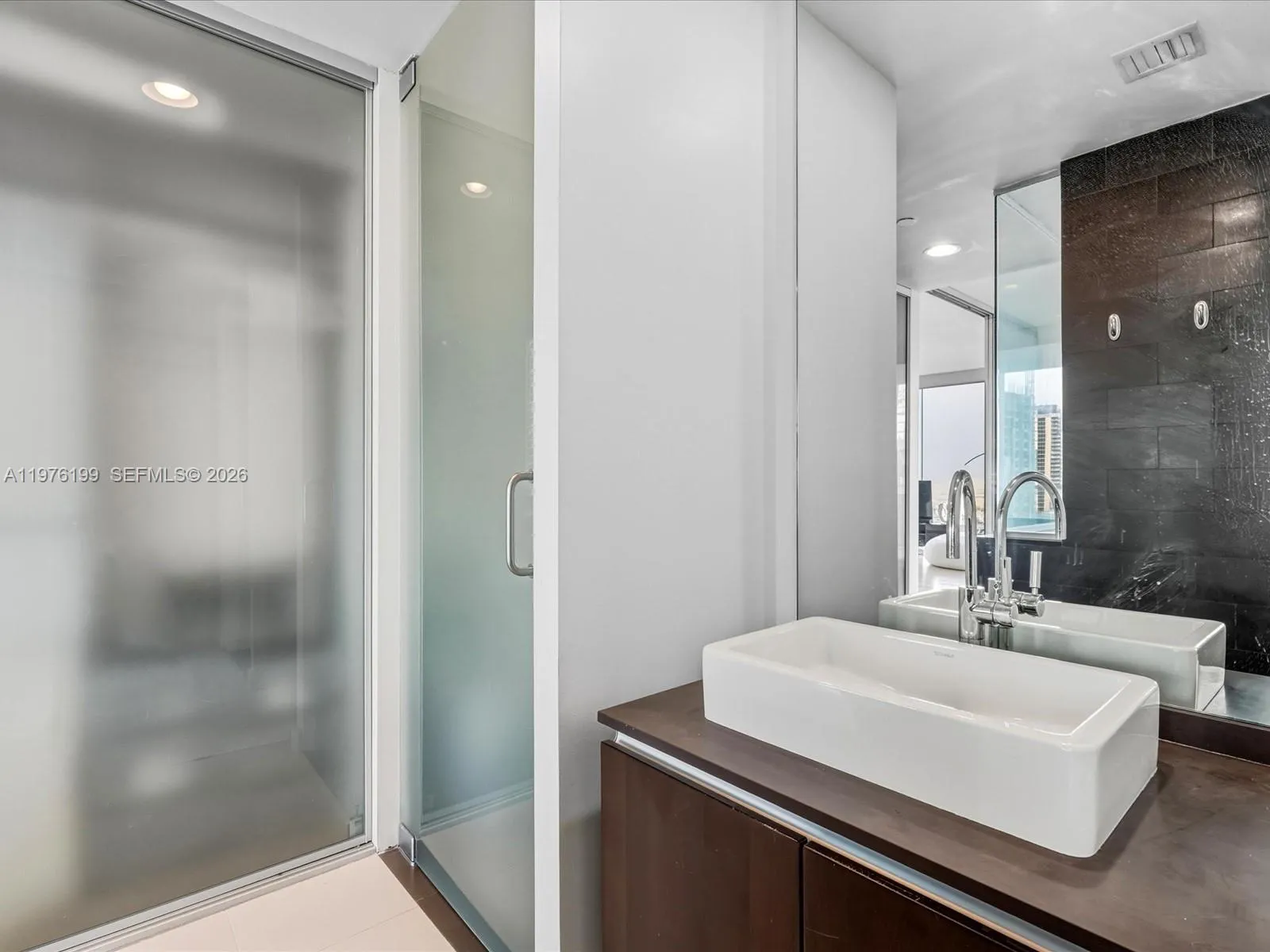1040 Biscayne Blvd 1107, Miami, Florida 33132, Miami, Florida 33132, 2 Bedrooms Bedrooms, ,2 BathroomsBathrooms,Residential Lease,For Rent,1040 Biscayne Blvd 1107, Miami, Florida 33132,A11976199
