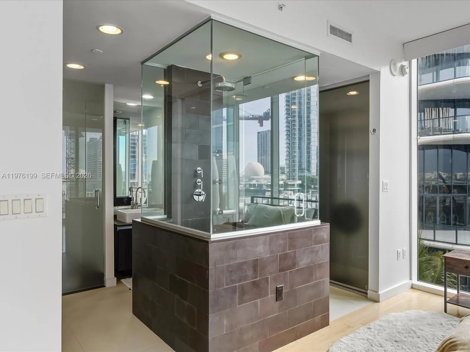 1040 Biscayne Blvd 1107, Miami, Florida 33132, Miami, Florida 33132, 2 Bedrooms Bedrooms, ,2 BathroomsBathrooms,Residential Lease,For Rent,1040 Biscayne Blvd 1107, Miami, Florida 33132,A11976199