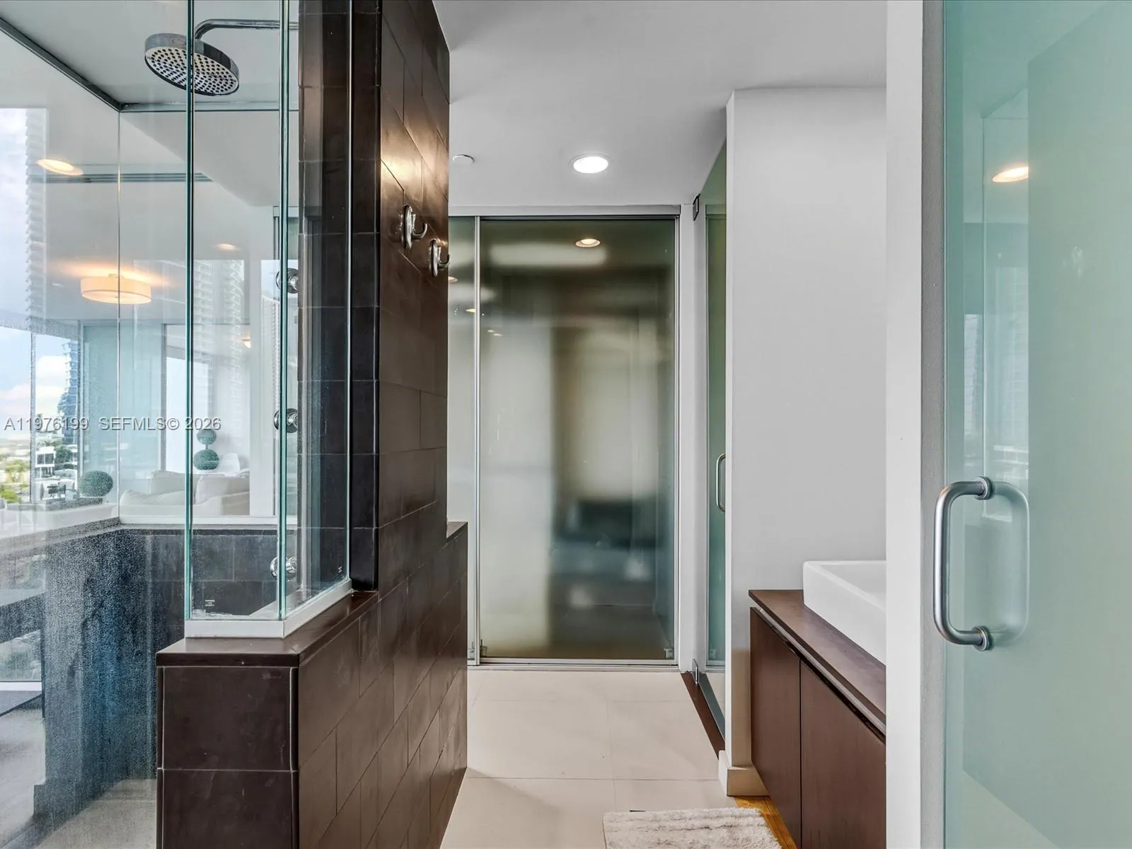 1040 Biscayne Blvd 1107, Miami, Florida 33132, Miami, Florida 33132, 2 Bedrooms Bedrooms, ,2 BathroomsBathrooms,Residential Lease,For Rent,1040 Biscayne Blvd 1107, Miami, Florida 33132,A11976199