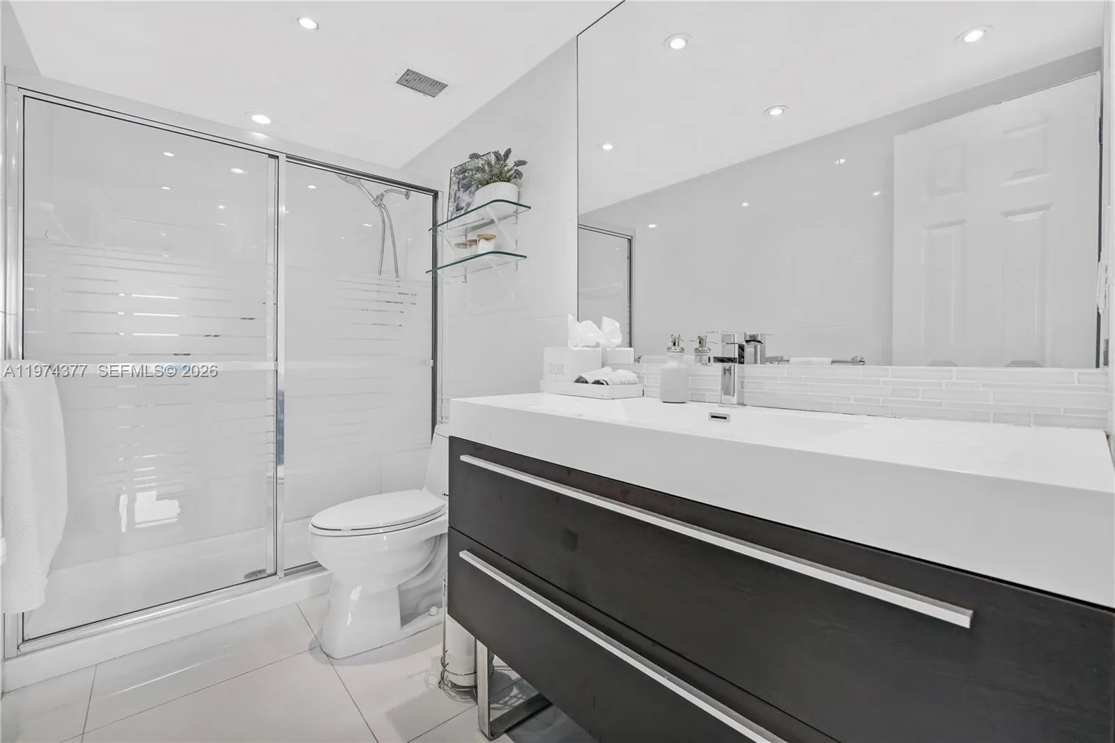 1985 S Ocean Dr Phj, Hallandale Beach, Florida 330, Hallandale Beach, Florida 33009, 2 Bedrooms Bedrooms, ,2 BathroomsBathrooms,Residential Lease,For Rent,1985 S Ocean Dr Phj, Hallandale Beach, Florida 330,A11974377