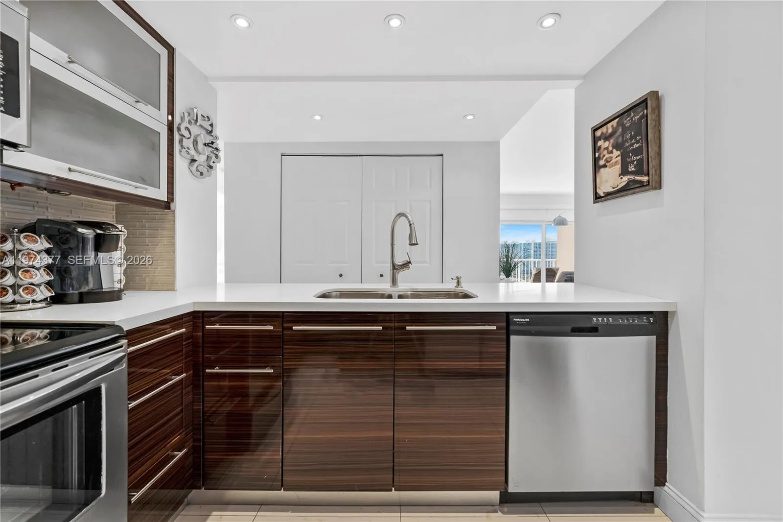 1985 S Ocean Dr Phj, Hallandale Beach, Florida 330, Hallandale Beach, Florida 33009, 2 Bedrooms Bedrooms, ,2 BathroomsBathrooms,Residential Lease,For Rent,1985 S Ocean Dr Phj, Hallandale Beach, Florida 330,A11974377