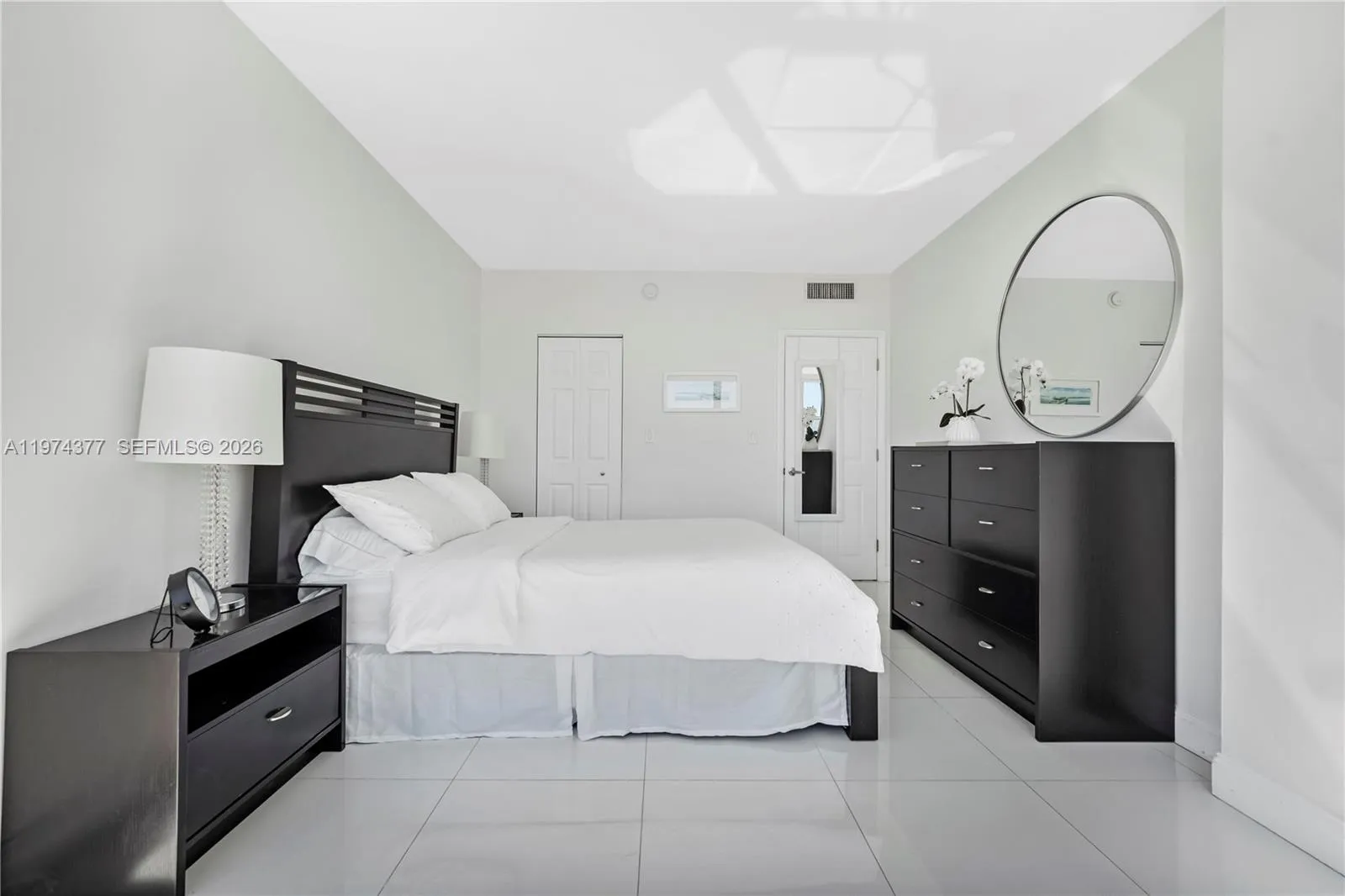 1985 S Ocean Dr Phj, Hallandale Beach, Florida 330, Hallandale Beach, Florida 33009, 2 Bedrooms Bedrooms, ,2 BathroomsBathrooms,Residential Lease,For Rent,1985 S Ocean Dr Phj, Hallandale Beach, Florida 330,A11974377
