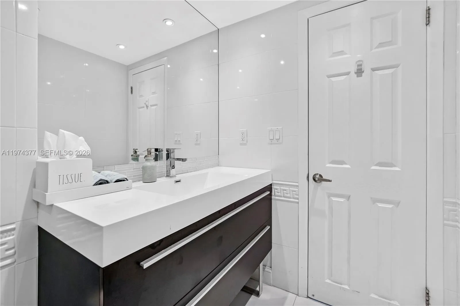 1985 S Ocean Dr Phj, Hallandale Beach, Florida 330, Hallandale Beach, Florida 33009, 2 Bedrooms Bedrooms, ,2 BathroomsBathrooms,Residential Lease,For Rent,1985 S Ocean Dr Phj, Hallandale Beach, Florida 330,A11974377