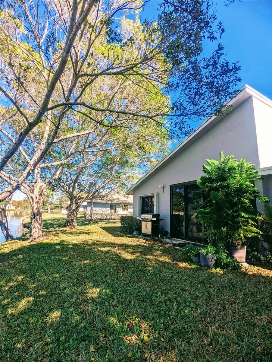 679 Racquet Club Rd 4, Weston, Florida 33326, Weston, Florida 33326, 3 Bedrooms Bedrooms, ,2 BathroomsBathrooms,Residential Lease,For Rent,679 Racquet Club Rd 4, Weston, Florida 33326,A11975843