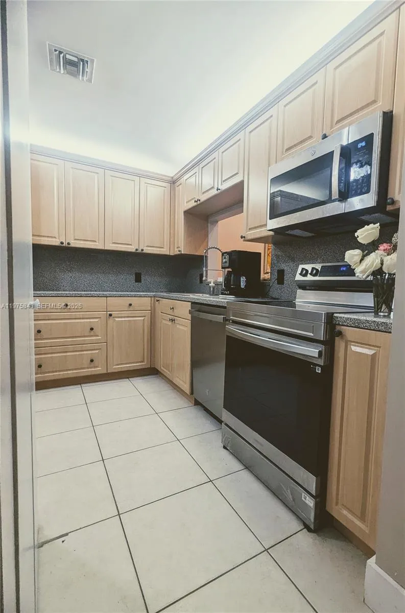 679 Racquet Club Rd 4, Weston, Florida 33326, Weston, Florida 33326, 3 Bedrooms Bedrooms, ,2 BathroomsBathrooms,Residential Lease,For Rent,679 Racquet Club Rd 4, Weston, Florida 33326,A11975843