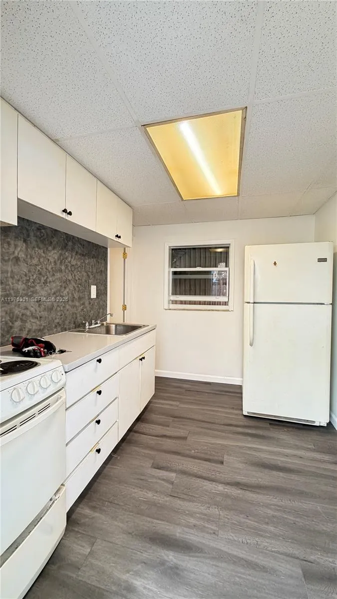 1913 Harding St 3, Hollywood, Florida 33020, Hollywood, Florida 33020, 1 Bedroom Bedrooms, ,1 BathroomBathrooms,Residential Lease,For Rent,1913 Harding St 3, Hollywood, Florida 33020,A11976301