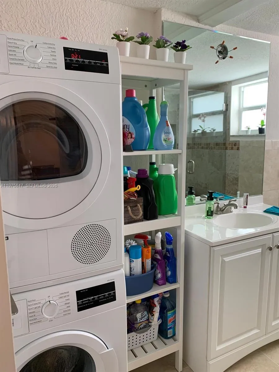 329 Se 3rd St 305s, Hallandale Beach, Florida 3300, Hallandale Beach, Florida 33009, 2 Bedrooms Bedrooms, ,2 BathroomsBathrooms,Residential Lease,For Rent,329 Se 3rd St 305s, Hallandale Beach, Florida 3300,A11975847