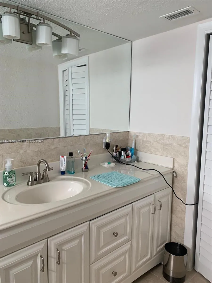 329 Se 3rd St 305s, Hallandale Beach, Florida 3300, Hallandale Beach, Florida 33009, 2 Bedrooms Bedrooms, ,2 BathroomsBathrooms,Residential Lease,For Rent,329 Se 3rd St 305s, Hallandale Beach, Florida 3300,A11975847