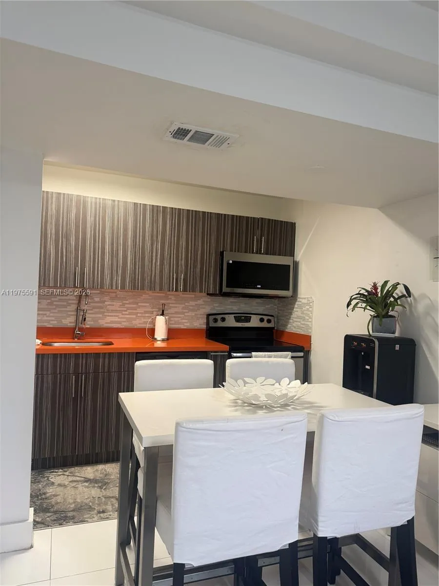 1390 Ocean Dr 304, Miami Beach, Florida 33139, Miami Beach, Florida 33139, 1 Bedroom Bedrooms, ,1 BathroomBathrooms,Residential,For Sale,1390 Ocean Dr 304, Miami Beach, Florida 33139,A11975591