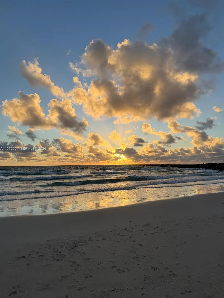 1390 Ocean Dr 304, Miami Beach, Florida 33139, Miami Beach, Florida 33139, 1 Bedroom Bedrooms, ,1 BathroomBathrooms,Residential,For Sale,1390 Ocean Dr 304, Miami Beach, Florida 33139,A11975591