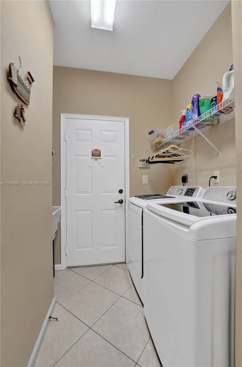 2458 Greenbrier Ct, Weston, Florida 33327, Weston, Florida 33327, 5 Bedrooms Bedrooms, ,3 BathroomsBathrooms,Residential,For Sale,2458 Greenbrier Ct, Weston, Florida 33327,A11975661