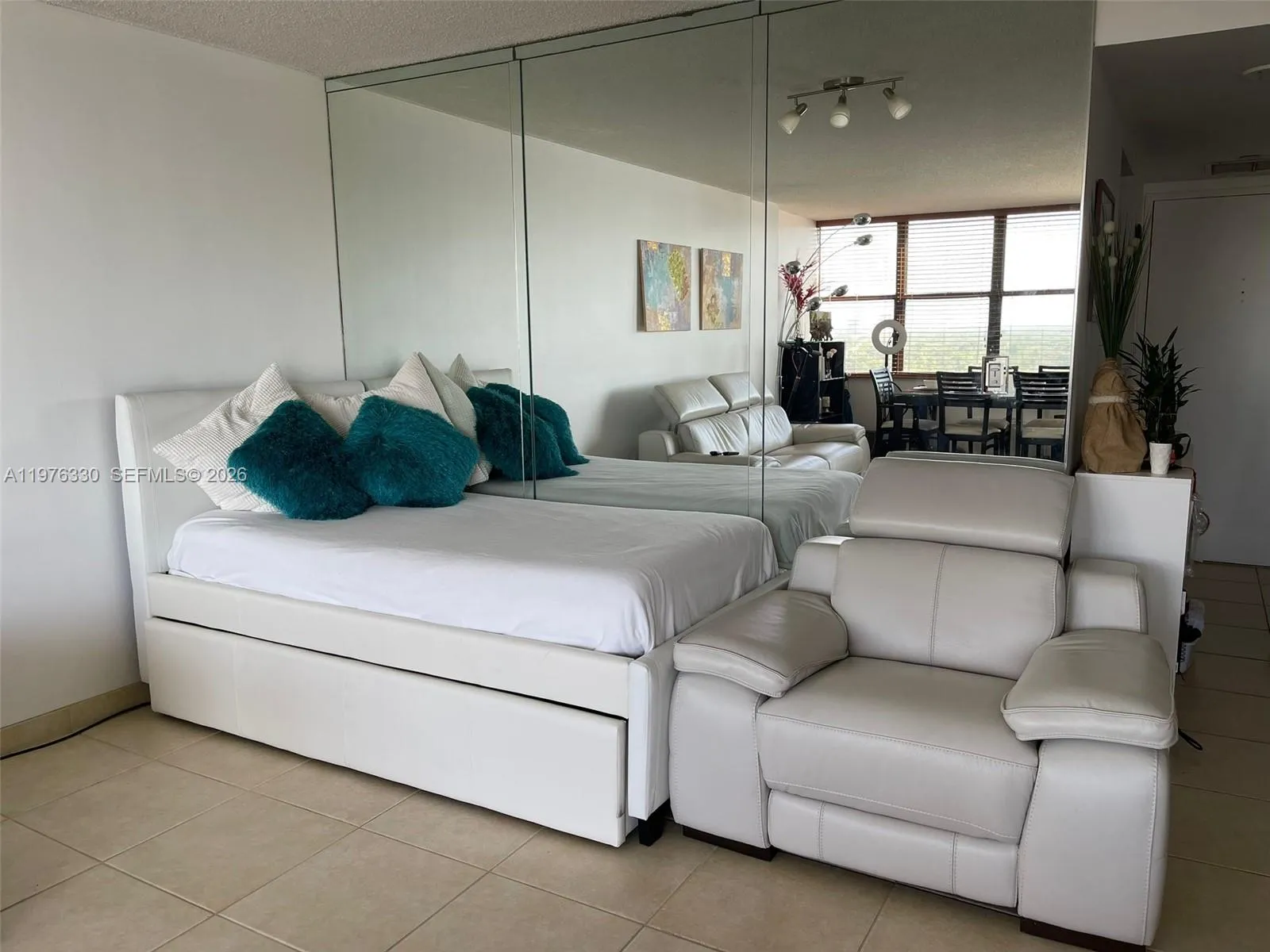 1901 Brickell Ave B2207, Miami, Florida 33129, Miami, Florida 33129, 1 Bedroom Bedrooms, ,1 BathroomBathrooms,Residential Lease,For Rent,1901 Brickell Ave B2207, Miami, Florida 33129,A11976330