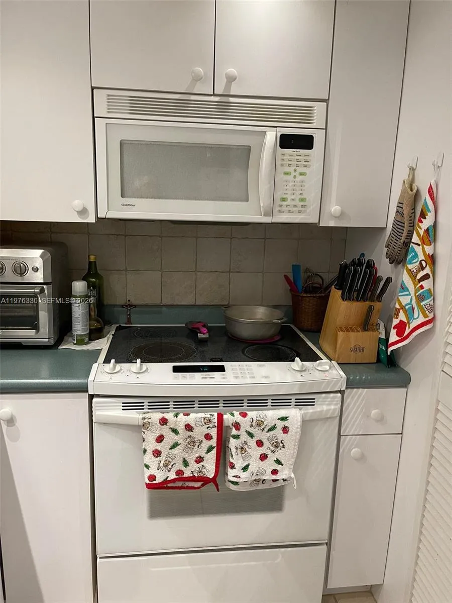 1901 Brickell Ave B2207, Miami, Florida 33129, Miami, Florida 33129, 1 Bedroom Bedrooms, ,1 BathroomBathrooms,Residential Lease,For Rent,1901 Brickell Ave B2207, Miami, Florida 33129,A11976330