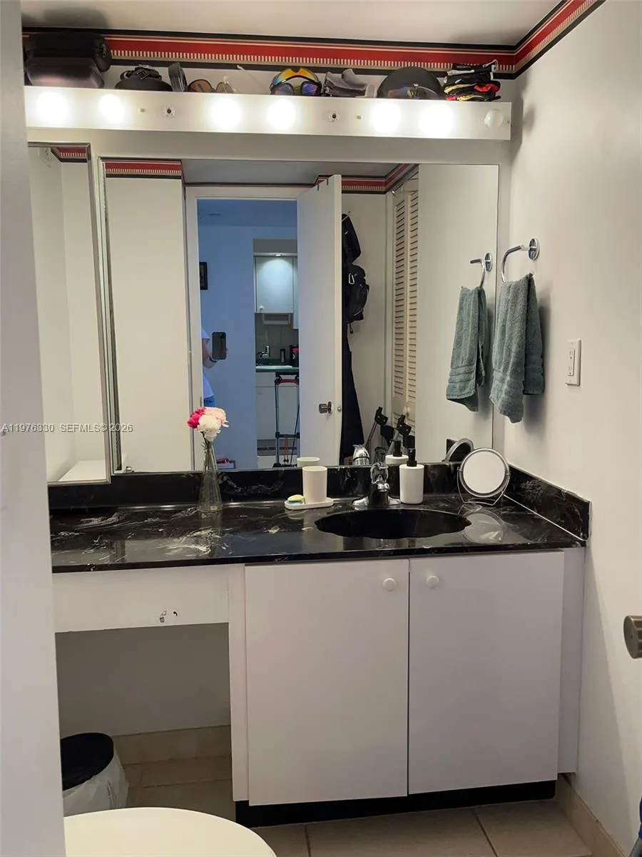 1901 Brickell Ave B2207, Miami, Florida 33129, Miami, Florida 33129, 1 Bedroom Bedrooms, ,1 BathroomBathrooms,Residential Lease,For Rent,1901 Brickell Ave B2207, Miami, Florida 33129,A11976330