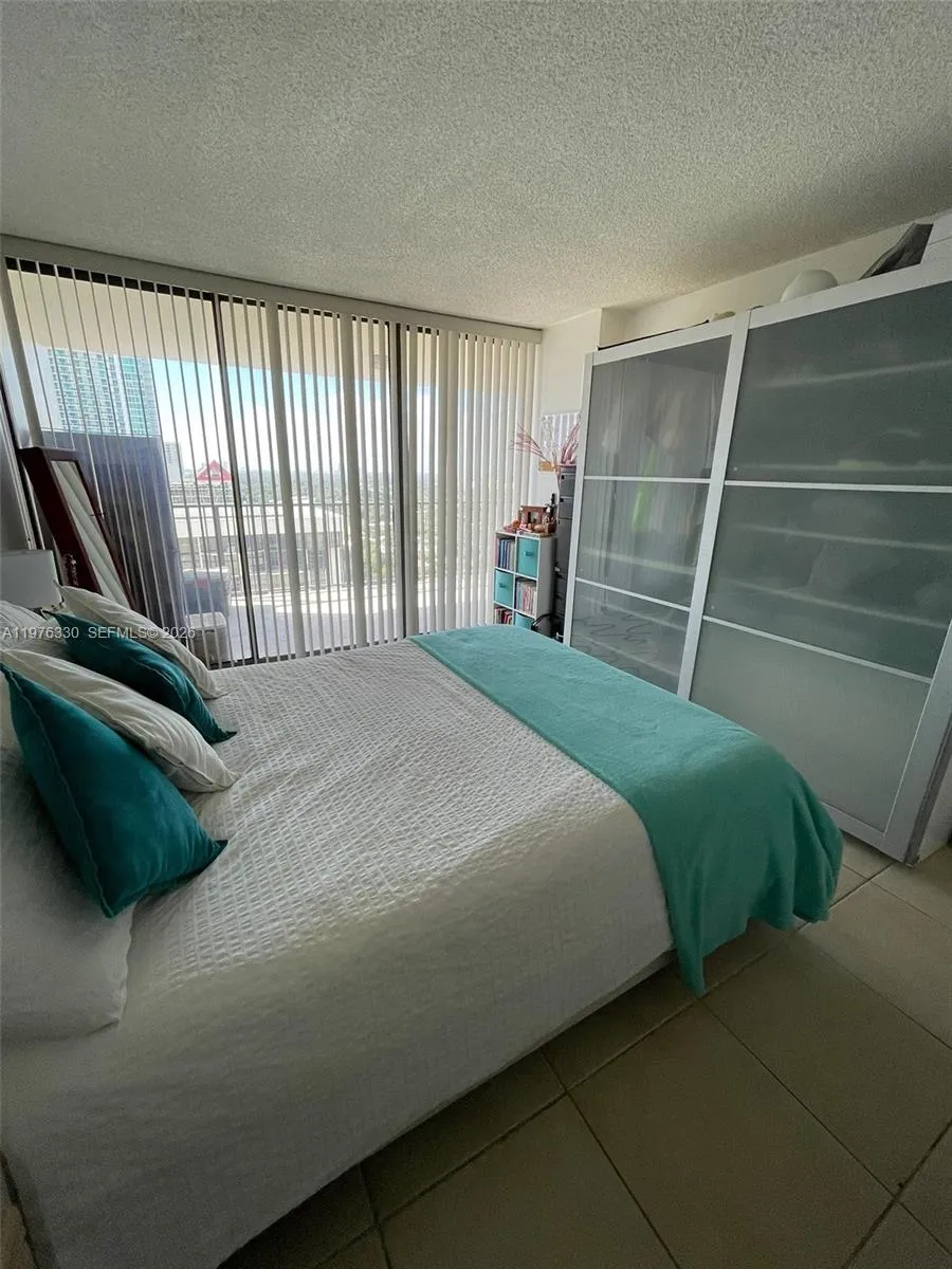 1901 Brickell Ave B2207, Miami, Florida 33129, Miami, Florida 33129, 1 Bedroom Bedrooms, ,1 BathroomBathrooms,Residential Lease,For Rent,1901 Brickell Ave B2207, Miami, Florida 33129,A11976330
