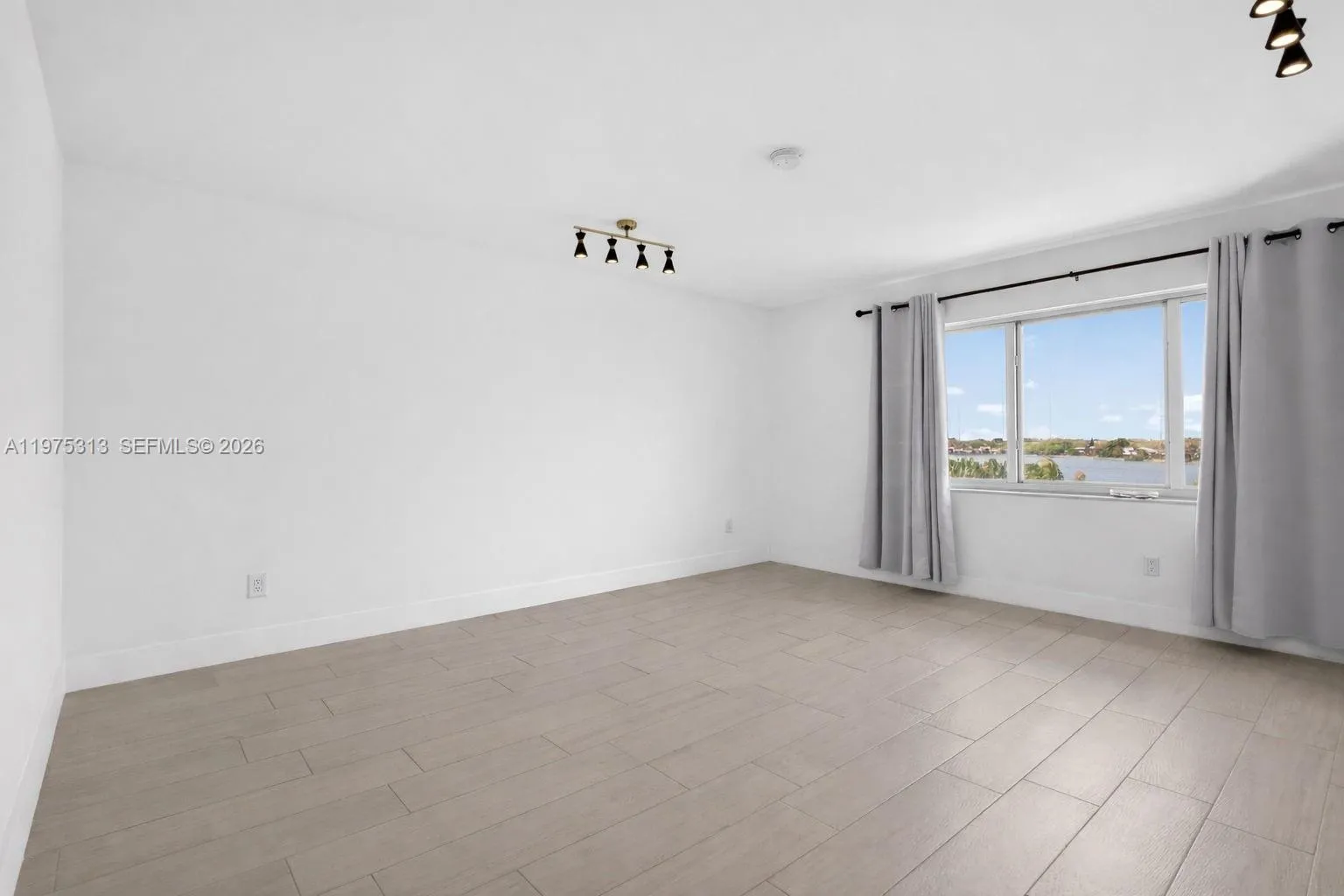 877 Ne 195th St 422, Miami, Florida 33179, Miami, Florida 33179, 3 Bedrooms Bedrooms, ,2 BathroomsBathrooms,Residential,For Sale,877 Ne 195th St 422, Miami, Florida 33179,A11975313