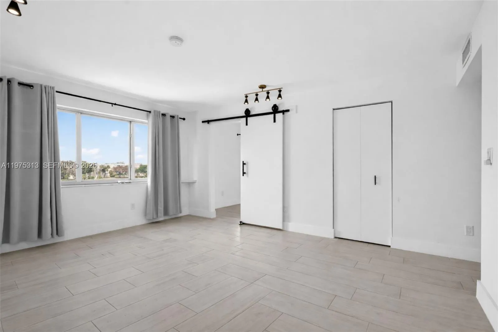877 Ne 195th St 422, Miami, Florida 33179, Miami, Florida 33179, 3 Bedrooms Bedrooms, ,2 BathroomsBathrooms,Residential,For Sale,877 Ne 195th St 422, Miami, Florida 33179,A11975313