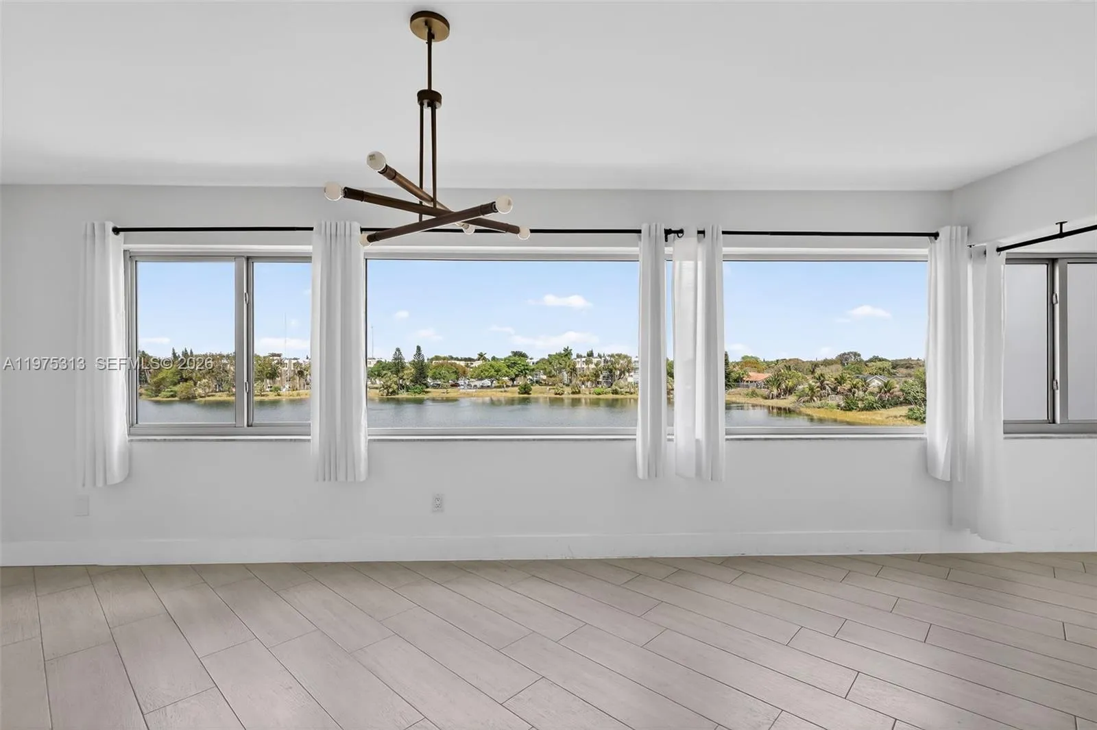 877 Ne 195th St 422, Miami, Florida 33179, Miami, Florida 33179, 3 Bedrooms Bedrooms, ,2 BathroomsBathrooms,Residential,For Sale,877 Ne 195th St 422, Miami, Florida 33179,A11975313