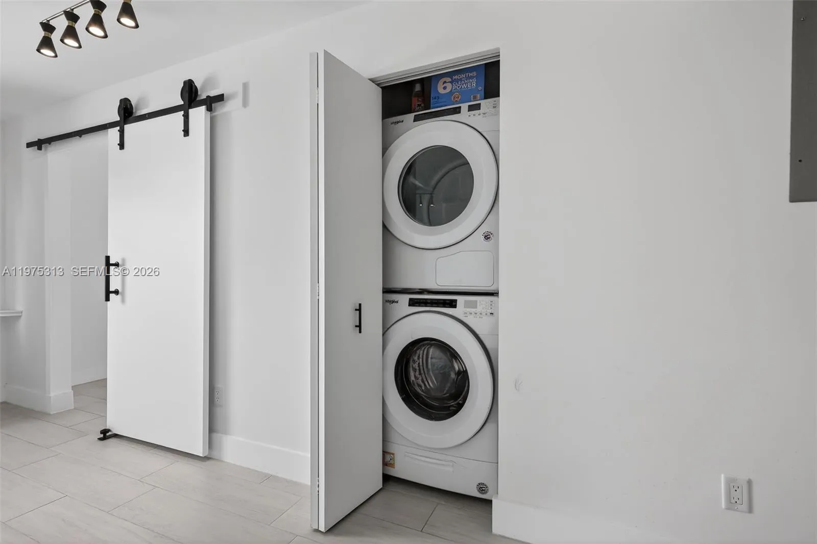 877 Ne 195th St 422, Miami, Florida 33179, Miami, Florida 33179, 3 Bedrooms Bedrooms, ,2 BathroomsBathrooms,Residential,For Sale,877 Ne 195th St 422, Miami, Florida 33179,A11975313