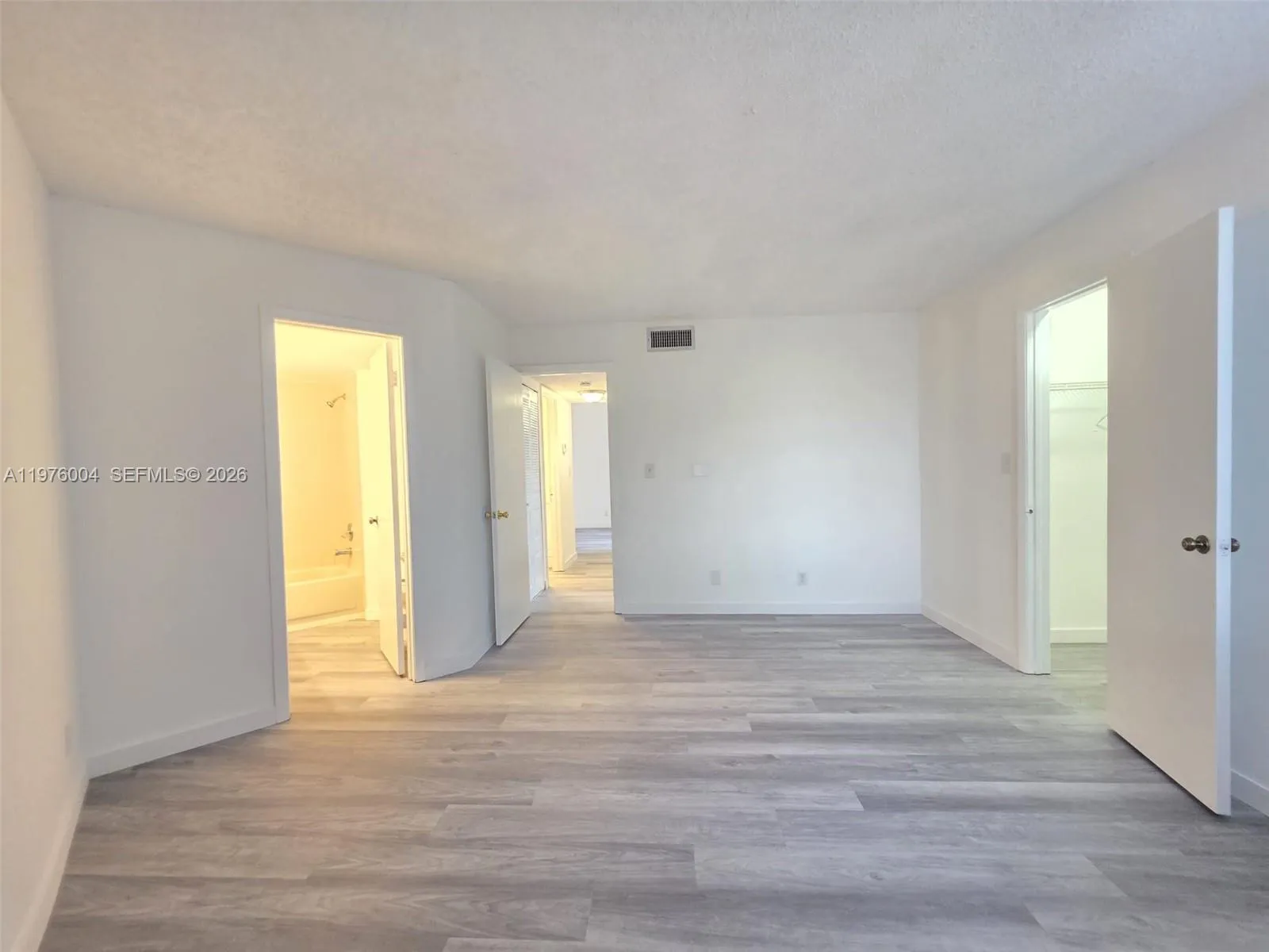 210 Lake Pointe Dr 304, Oakland Park, Florida 3330, Oakland Park, Florida 33309, 2 Bedrooms Bedrooms, ,2 BathroomsBathrooms,Residential,For Sale,210 Lake Pointe Dr 304, Oakland Park, Florida 3330,A11976004