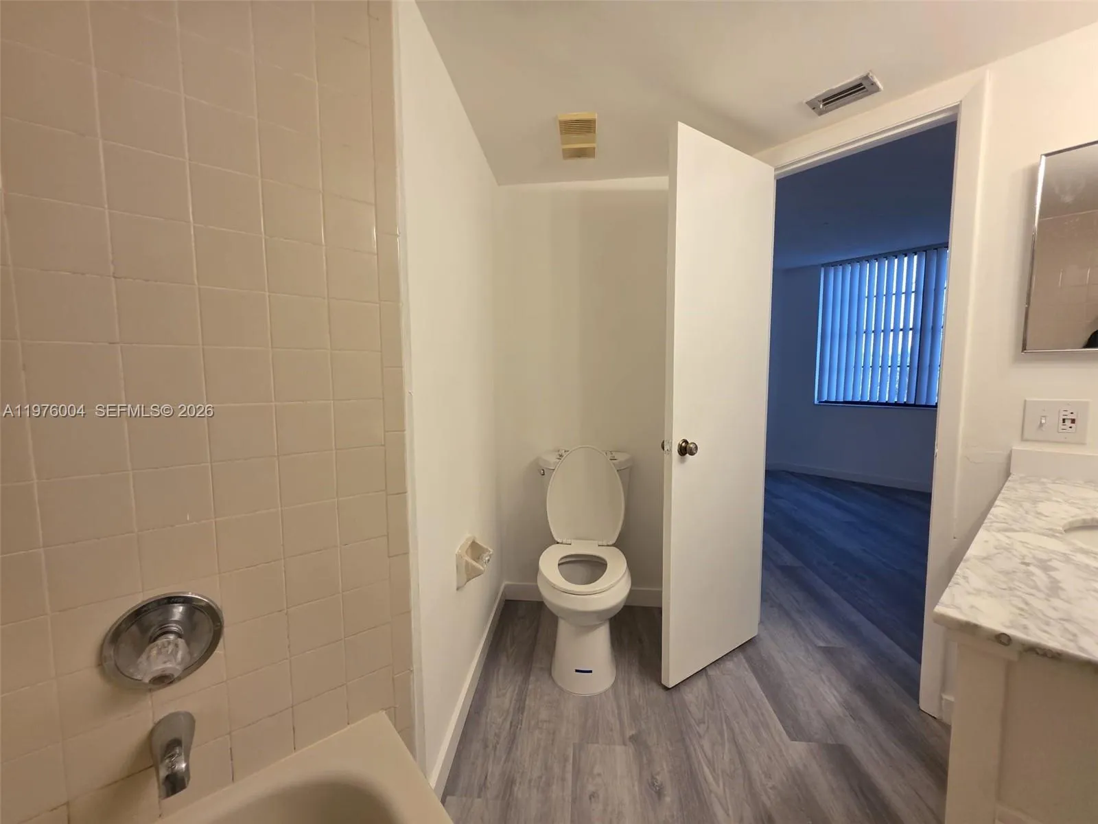 210 Lake Pointe Dr 304, Oakland Park, Florida 3330, Oakland Park, Florida 33309, 2 Bedrooms Bedrooms, ,2 BathroomsBathrooms,Residential,For Sale,210 Lake Pointe Dr 304, Oakland Park, Florida 3330,A11976004