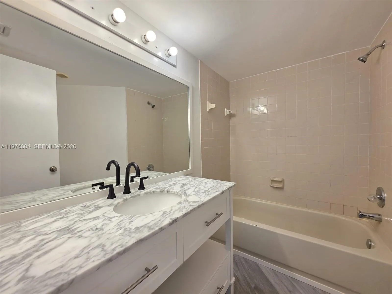 210 Lake Pointe Dr 304, Oakland Park, Florida 3330, Oakland Park, Florida 33309, 2 Bedrooms Bedrooms, ,2 BathroomsBathrooms,Residential,For Sale,210 Lake Pointe Dr 304, Oakland Park, Florida 3330,A11976004
