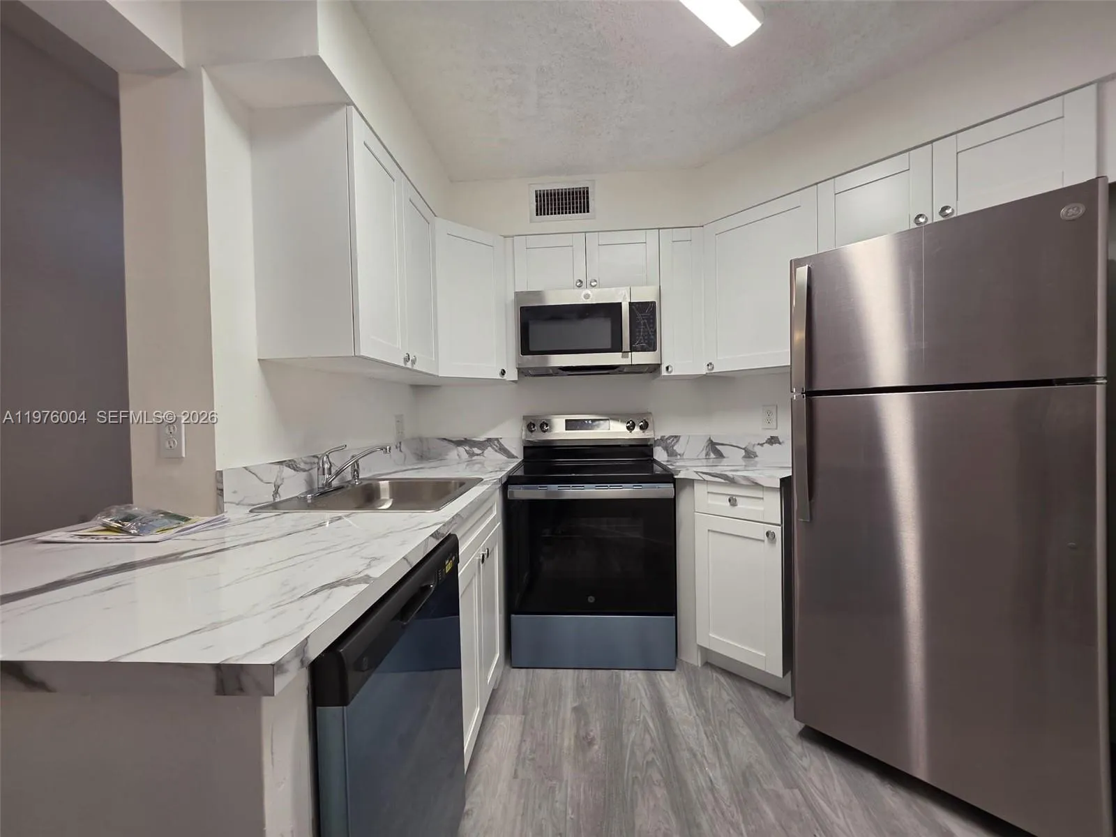 210 Lake Pointe Dr 304, Oakland Park, Florida 3330, Oakland Park, Florida 33309, 2 Bedrooms Bedrooms, ,2 BathroomsBathrooms,Residential,For Sale,210 Lake Pointe Dr 304, Oakland Park, Florida 3330,A11976004