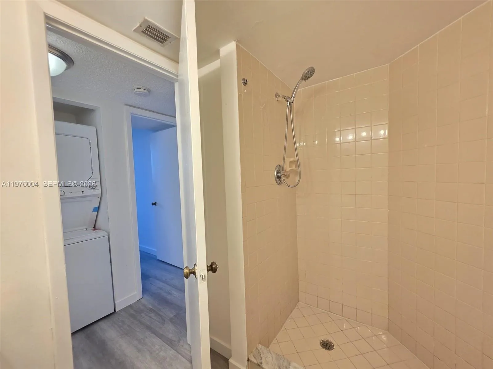210 Lake Pointe Dr 304, Oakland Park, Florida 3330, Oakland Park, Florida 33309, 2 Bedrooms Bedrooms, ,2 BathroomsBathrooms,Residential,For Sale,210 Lake Pointe Dr 304, Oakland Park, Florida 3330,A11976004