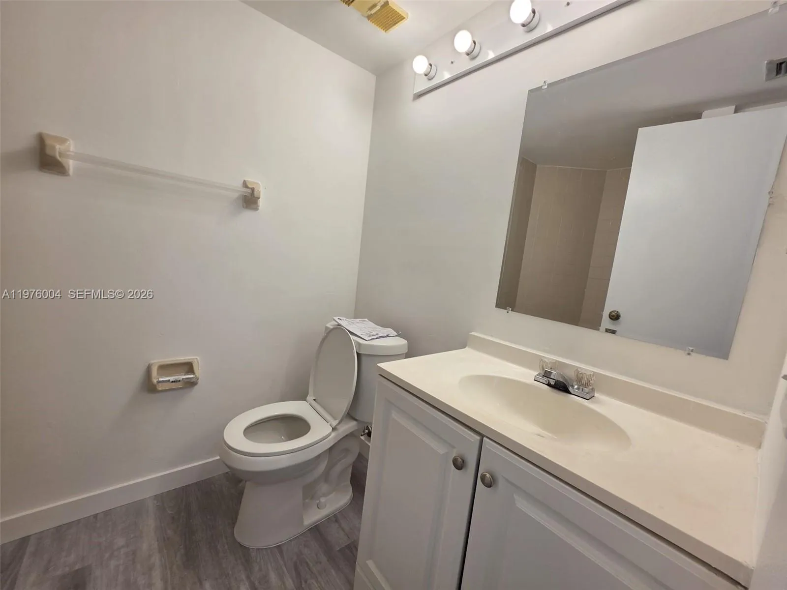 210 Lake Pointe Dr 304, Oakland Park, Florida 3330, Oakland Park, Florida 33309, 2 Bedrooms Bedrooms, ,2 BathroomsBathrooms,Residential,For Sale,210 Lake Pointe Dr 304, Oakland Park, Florida 3330,A11976004