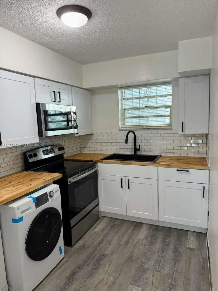 2498 Sw 17th Ave 4311, Miami, Florida 33145, Miami, Florida 33145, 2 Bedrooms Bedrooms, ,1 BathroomBathrooms,Residential Lease,For Rent,2498 Sw 17th Ave 4311, Miami, Florida 33145,A11976369