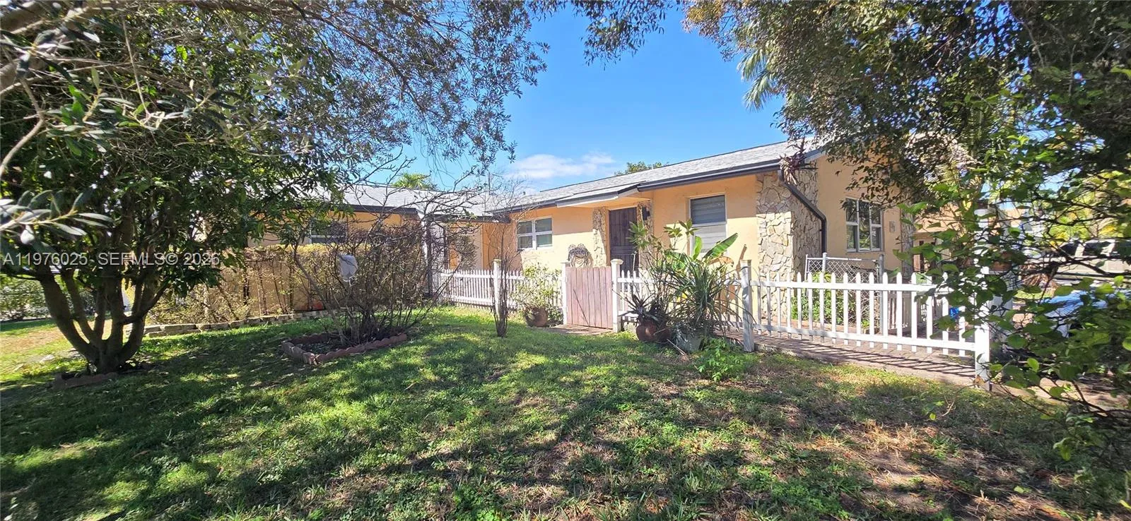 201 Ne 2nd Ave 1, Dania Beach, Florida 33004, Dania Beach, Florida 33004, ,1 BathroomBathrooms,Residential Lease,For Rent,201 Ne 2nd Ave 1, Dania Beach, Florida 33004,A11976025