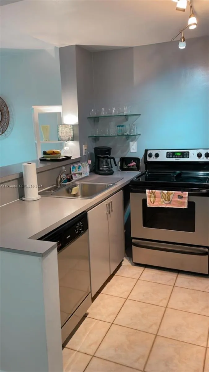 1673 Bay Rd 303, Miami Beach, Florida 33139, Miami Beach, Florida 33139, 1 Bedroom Bedrooms, ,2 BathroomsBathrooms,Residential Lease,For Rent,1673 Bay Rd 303, Miami Beach, Florida 33139,A11976388