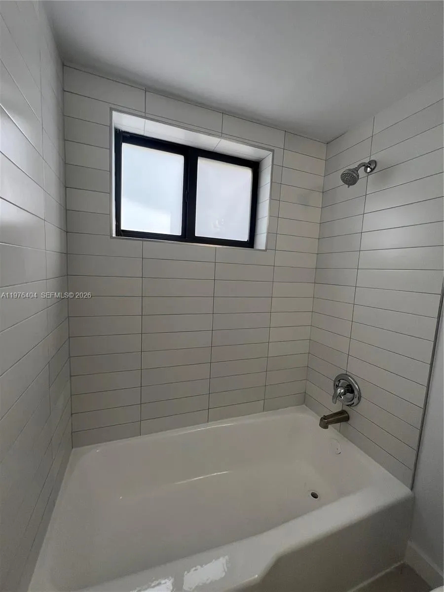 963 Nw 5th St 3, Miami, Florida 33128, Miami, Florida 33128, 2 Bedrooms Bedrooms, ,1 BathroomBathrooms,Residential Lease,For Rent,963 Nw 5th St 3, Miami, Florida 33128,A11976404