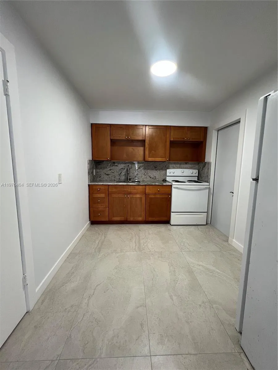 963 Nw 5th St 3, Miami, Florida 33128, Miami, Florida 33128, 2 Bedrooms Bedrooms, ,1 BathroomBathrooms,Residential Lease,For Rent,963 Nw 5th St 3, Miami, Florida 33128,A11976404