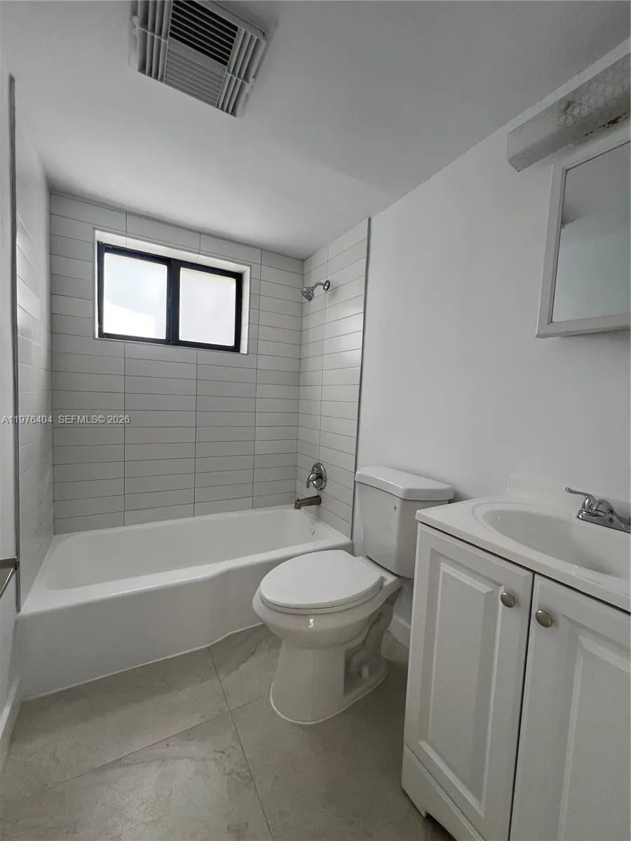 963 Nw 5th St 3, Miami, Florida 33128, Miami, Florida 33128, 2 Bedrooms Bedrooms, ,1 BathroomBathrooms,Residential Lease,For Rent,963 Nw 5th St 3, Miami, Florida 33128,A11976404